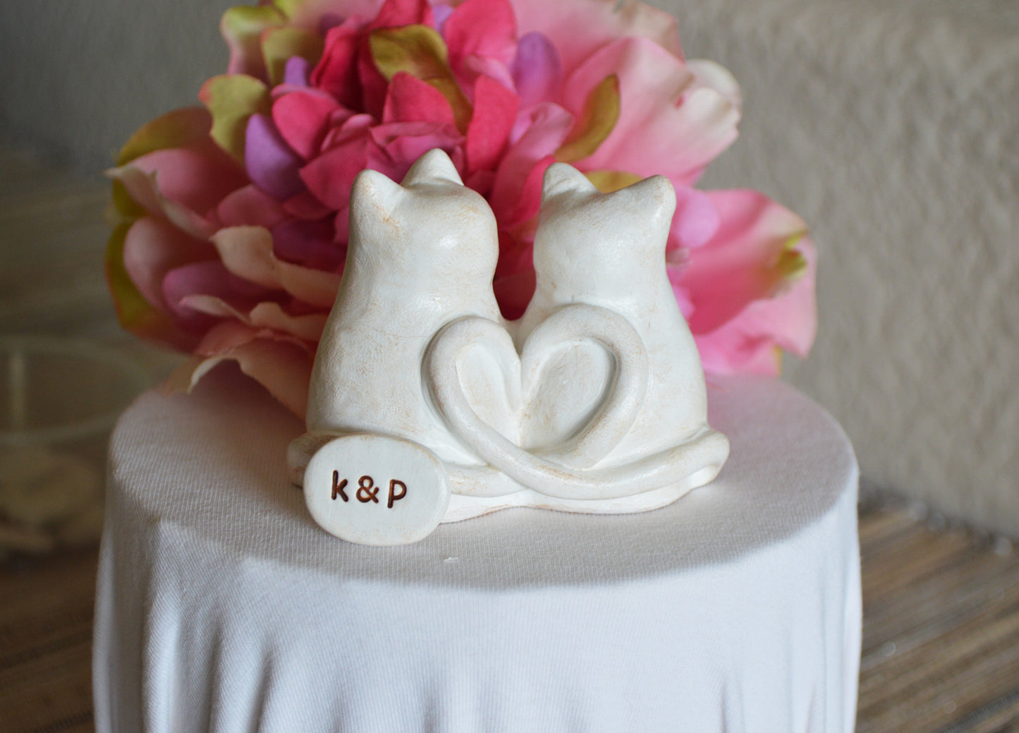 Cats wedding cake topper sweetheart gift / kitties in love w/ optional custom initials, with heart shaped tails