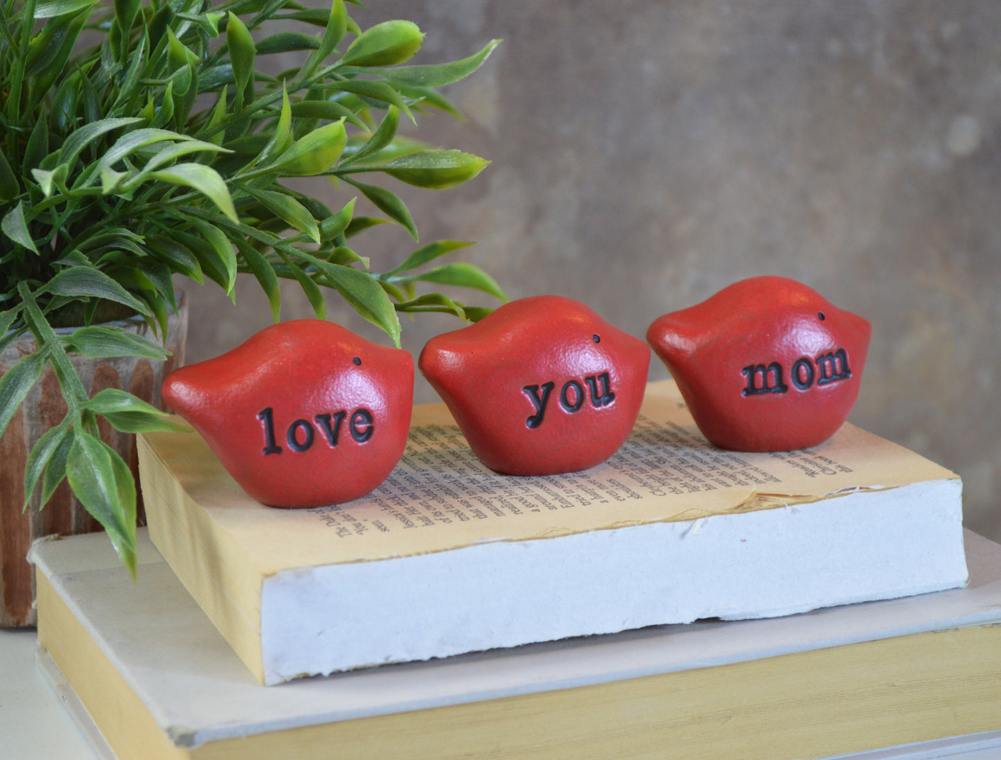 Gift for mom / 3 red love you mom birds
