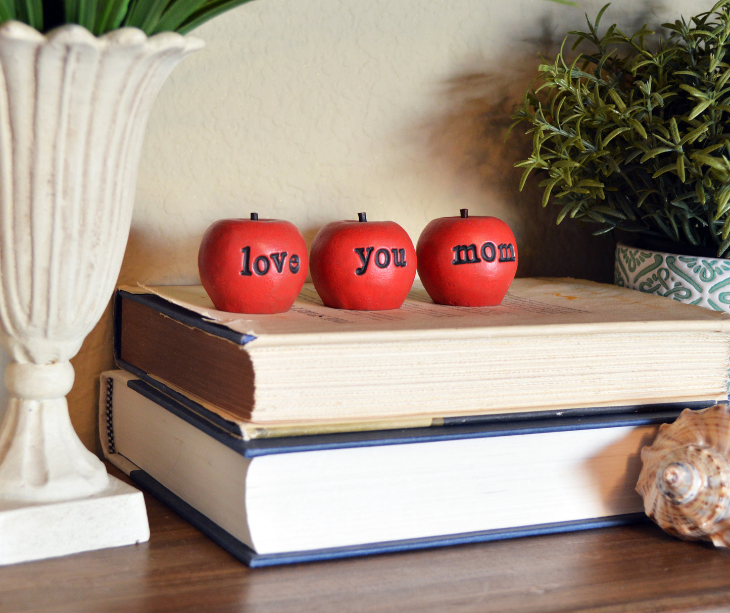 Red love you mom apples / kitchen decor gift / FREE SHIPPING
