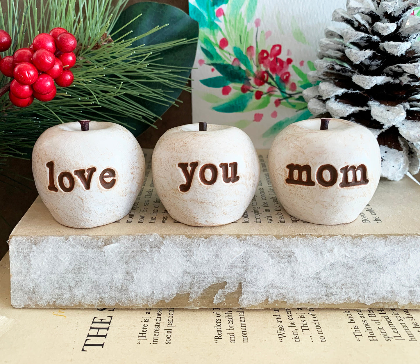 White love you mom apples / kitchen shelf decor / FREE SHIPPING