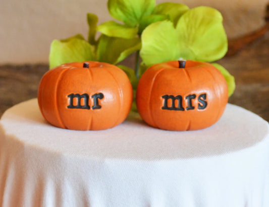 Pumpkins Wedding cake topper...orange mr mrs pumpkins for wedding cakes...fall and autumn decor
